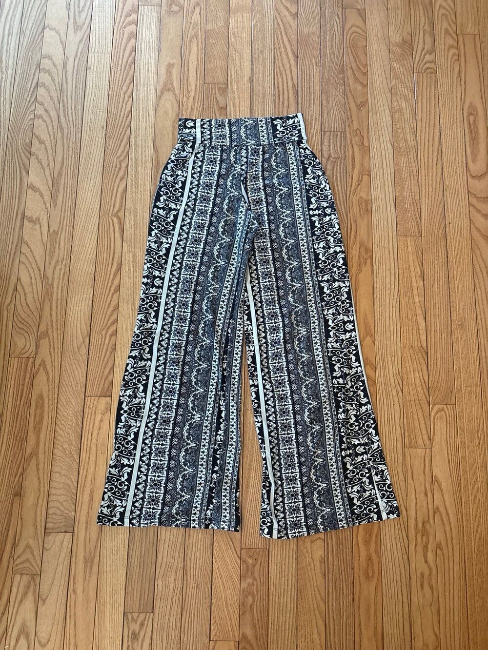 Casual pants yoga leggings flare black white soft stretchy hippie whimsical girl
